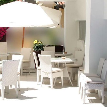 Hotel Loretta Римини Экстерьер фото