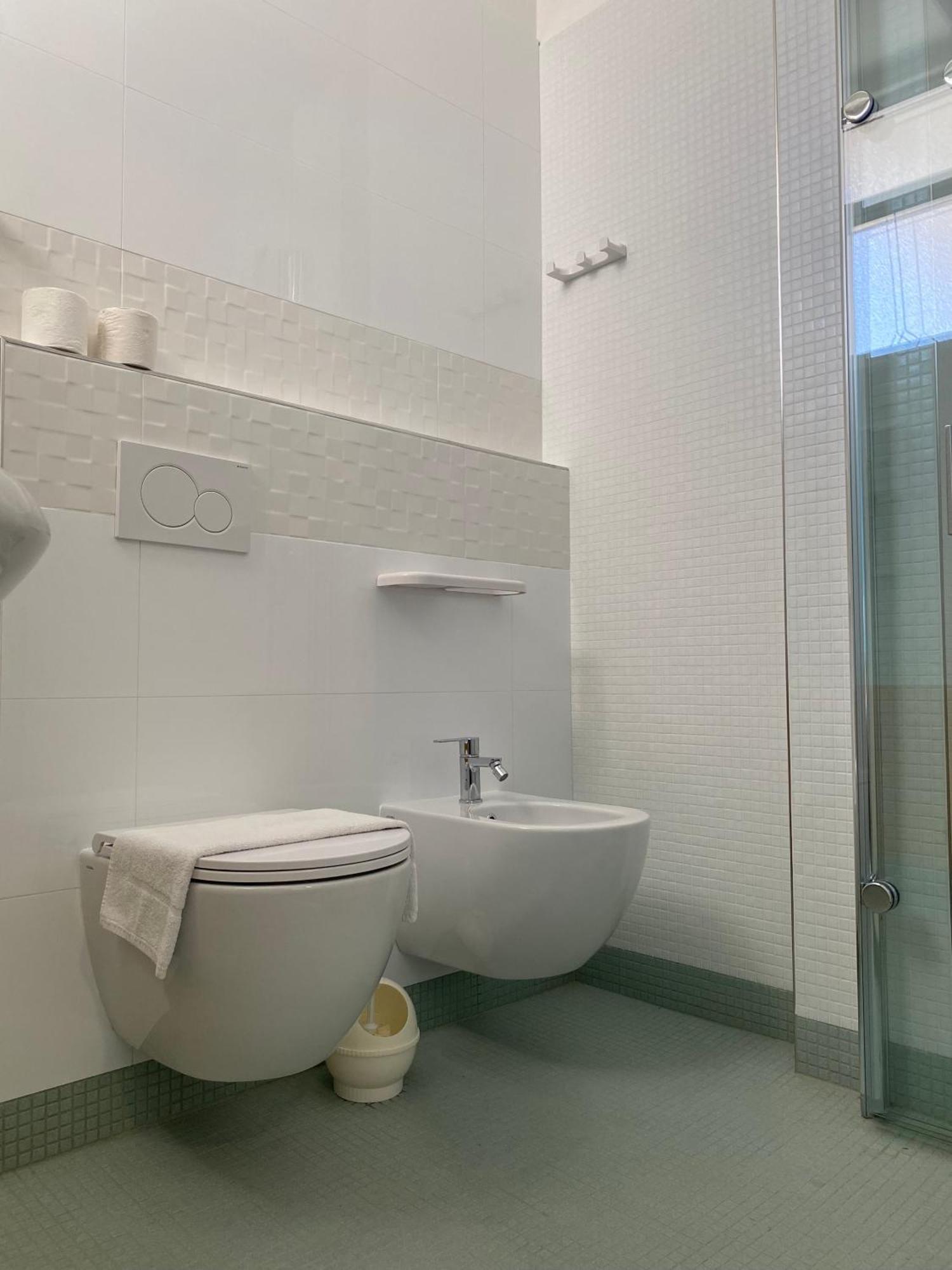 Hotel Loretta Римини Экстерьер фото