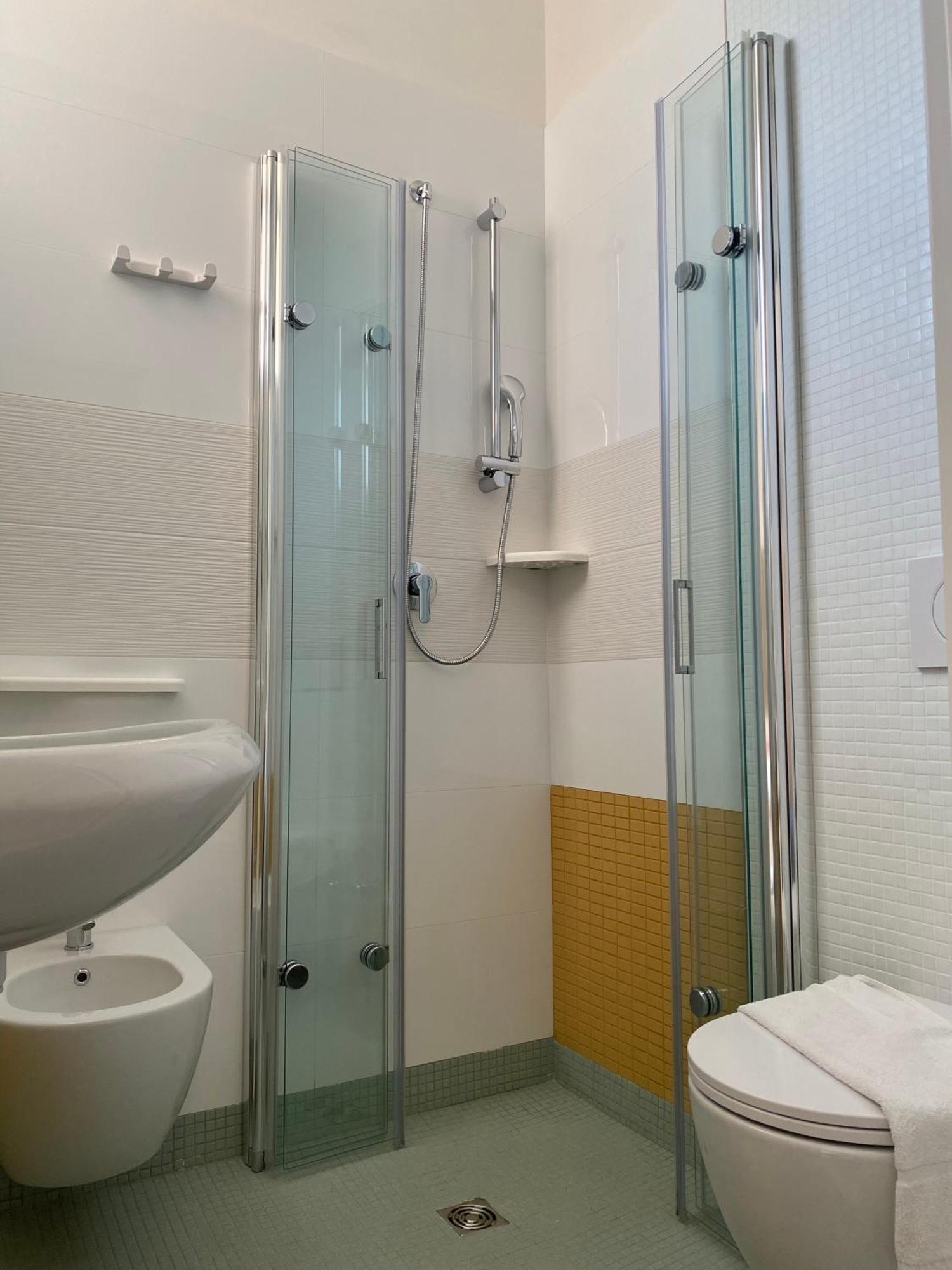 Hotel Loretta Римини Экстерьер фото
