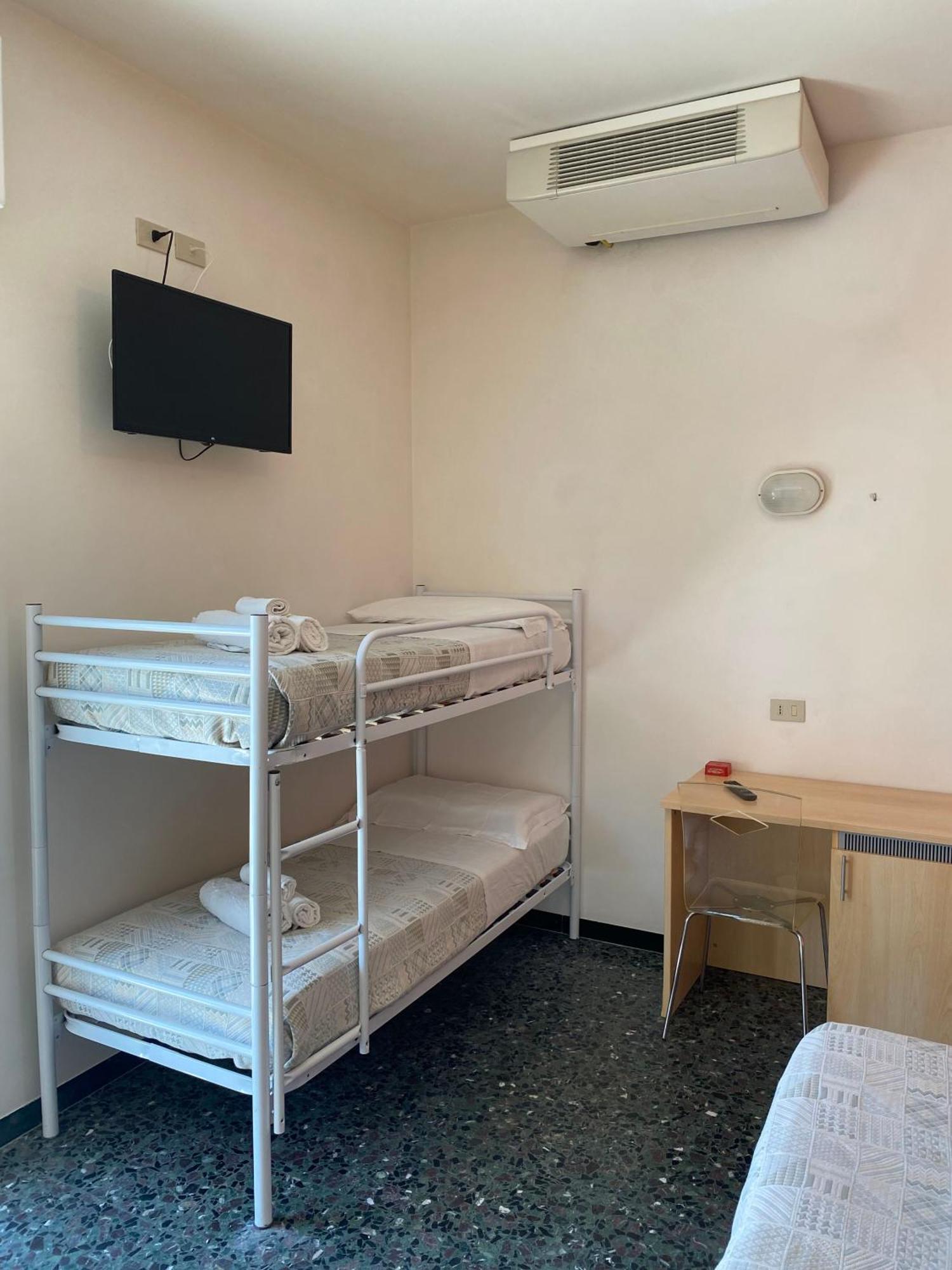 Hotel Loretta Римини Экстерьер фото