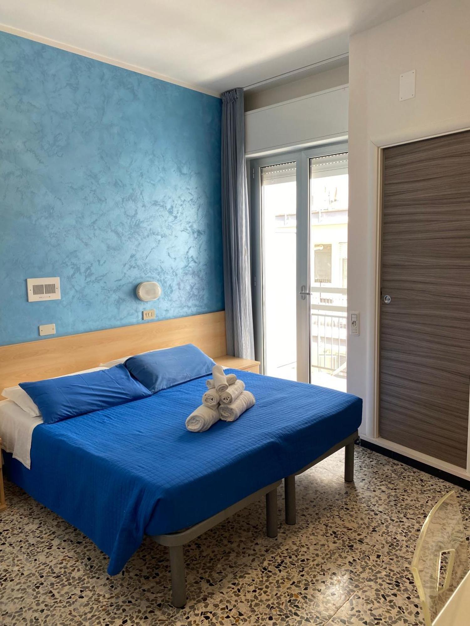 Hotel Loretta Римини Экстерьер фото